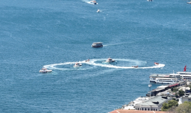 Kıyı Emniyeti Genel Müdürlüğü'nden İstanbul Boğazı'nda Saygı Seyri
