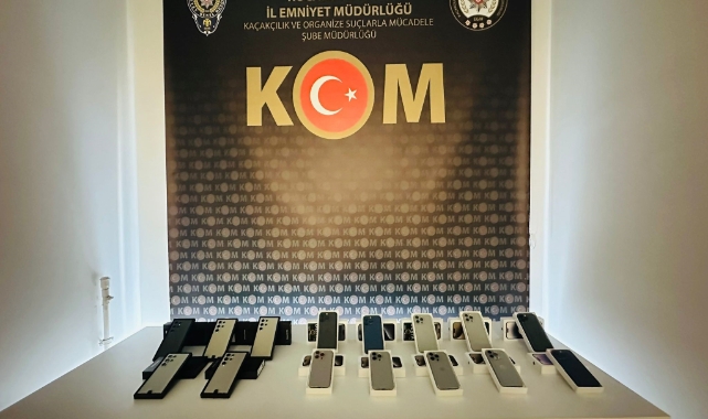 Kocaeli'de 1.5 milyon TL değerinde 15 kaçak cep telefonu ele geçirildi