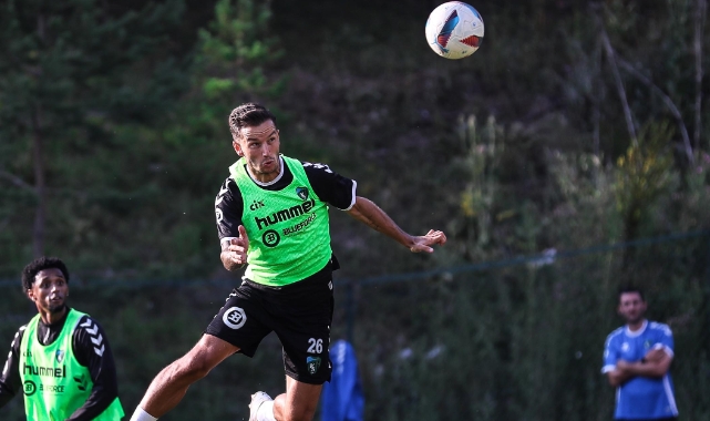Kocaelispor çift antrenmanla çalışıyor