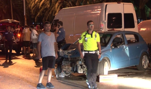 Kontrolden çıkan otomobil park halindeki araçlara çarptı: 3 yaralı