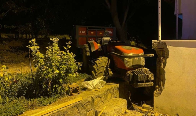 Kontrolden çıkan traktör dehşet saçtı