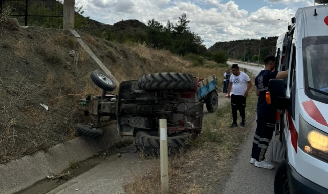 Kontrolden çıkan traktör devrildi, sürücü yaralandı!   