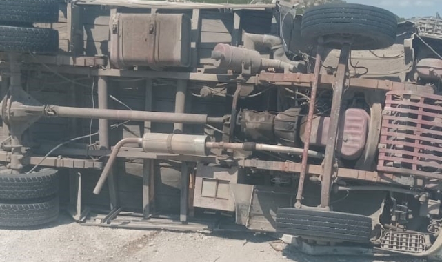 Konya’da kamyonet devrildi