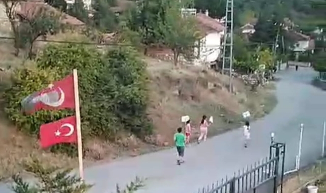 Köyde yaşayan çocuklar eylem yaptı: Park isteriz!