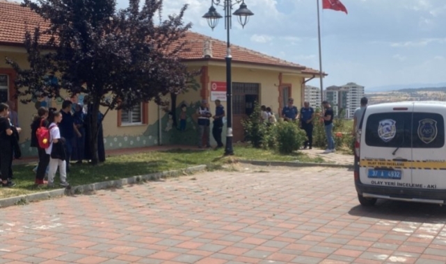 Kur'an kursunda üstlerine alçı tavan düştü!