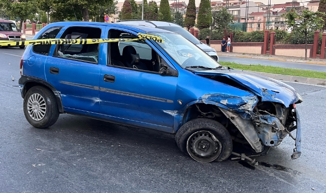 Lastiği patlayan otomobil duvara çarptı: 1 ağır yaralı     
