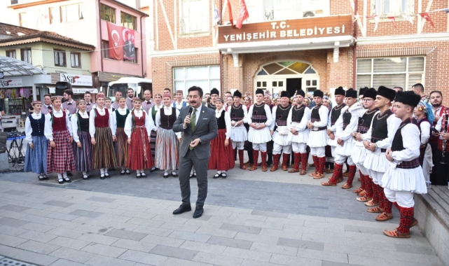 Letonyalı ve Makedon dansçılar Yenişehir'de sahne aldı