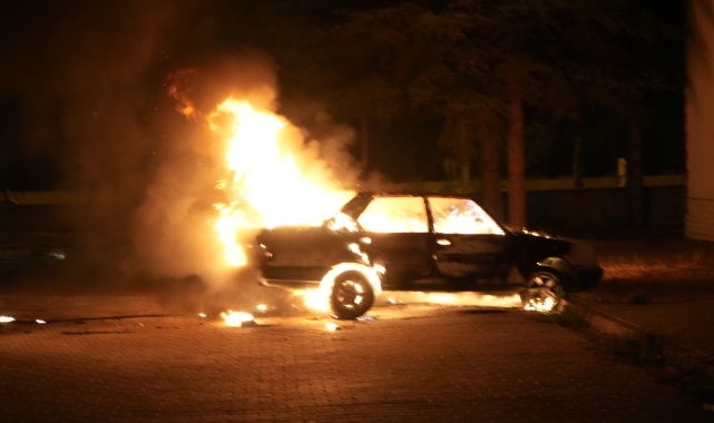 LPG'li otomobil alevlere teslim oldu   