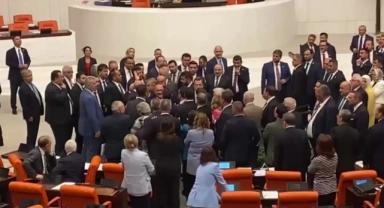 MHP'li Akçay ve İYİ Partili Türkoğlu birbirine girdi!