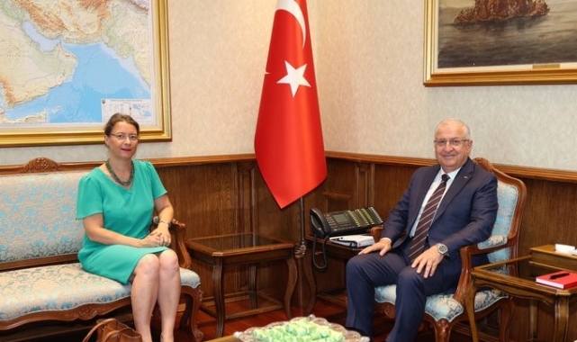 Milli Savunma Bakanı, Fransa Büyükelçisi Dumont'u kabul etti!