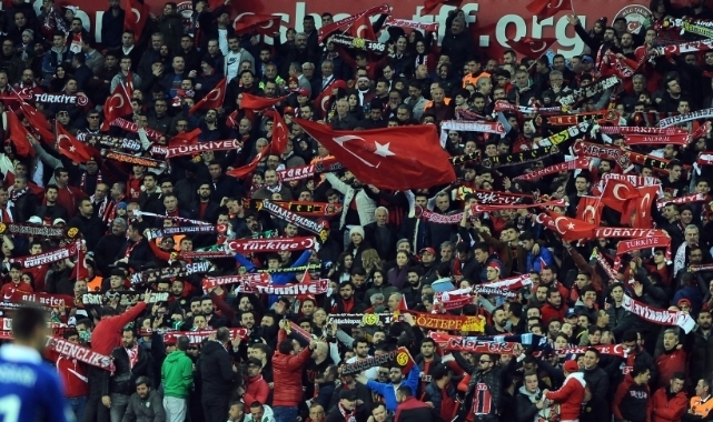 Mudanyalılar milli maç heyecanını dev ekranda izleyecek