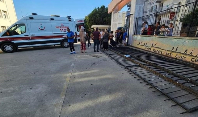 Okul kapısı küçük çocuğun üzerine düştü