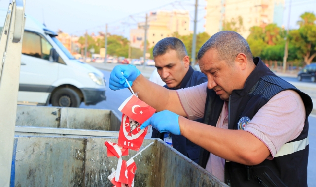 Okul önünde çöpe atılan bayraklar polisi alarma geçirdi!   