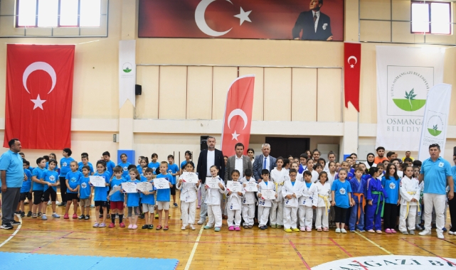 Osmanazili öğrenciler yazı spor yaprak geçiriyor