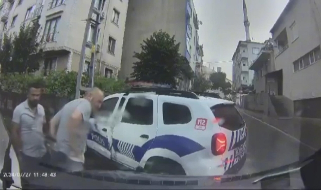 Otomobil polis aracına çarptı!
