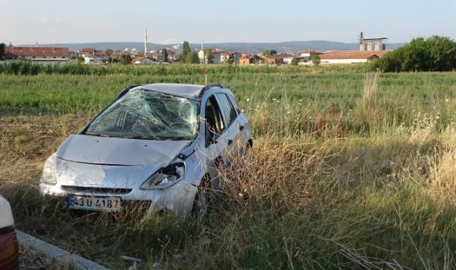 Otomobil tarlaya uçtu: 6 yaralı