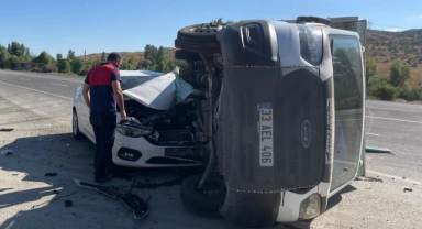 Otomobil ve pikap çarpıştı! 2 yaralı