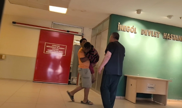 Oyun oynarken 10 yaşındaki çocuğun göğsüne bıçak saplandı