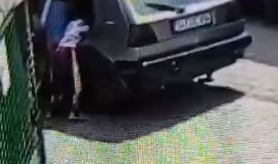 Oyun oynarken otomobili yaktılar!