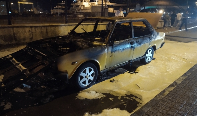 Pendik'te otomobil alev alev yandı