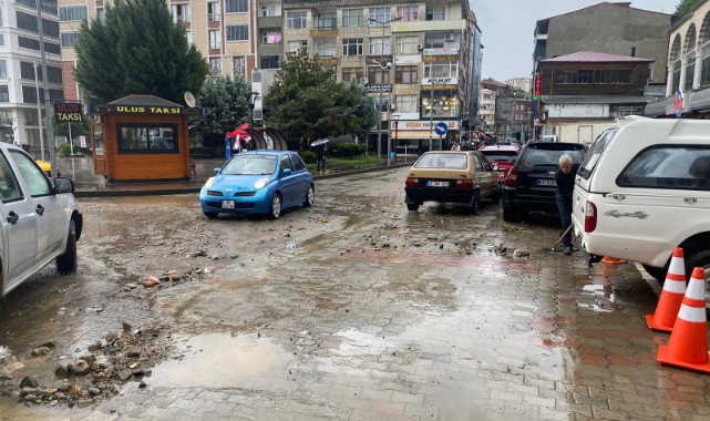 Rize'de sağanak yağış etkili oldu