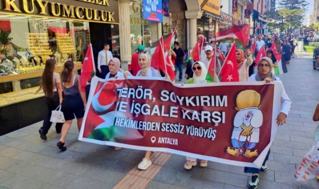 Sağlık çalışanlarından Gazze için "sessiz yürüyüş" 