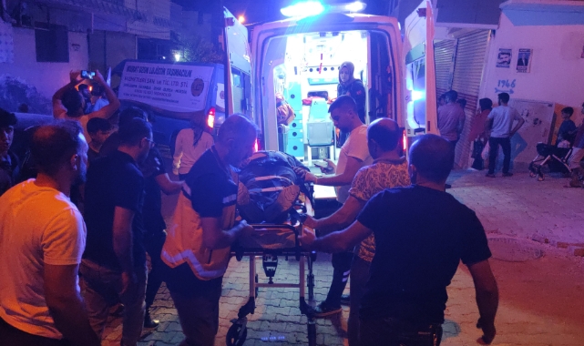 Şanlıurfa'da freni boşalan araç iş yeri önündeki kaldırıma çarptı