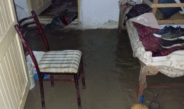 Sarıkamış’ı sel vurdu: Yollar yıkıldı, evleri su bastı 