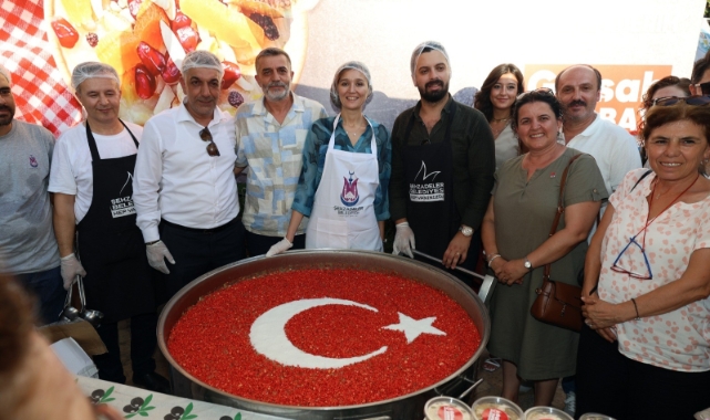 Şehzadeler Belediyesi 2 bin kişiye aşure dağıttı