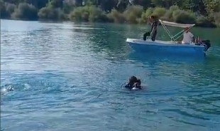 Serinlemek için ırmağa giren gençten kahreden haber!