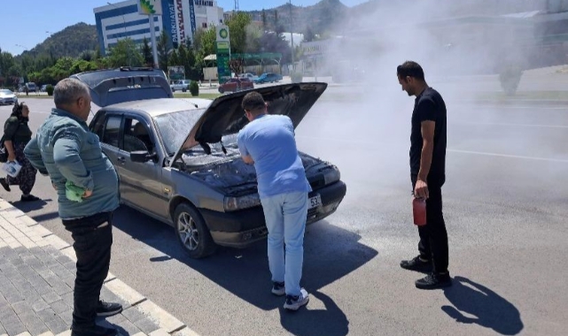 Seyir halindeki araçta çıkan yangın paniğe neden oldu!