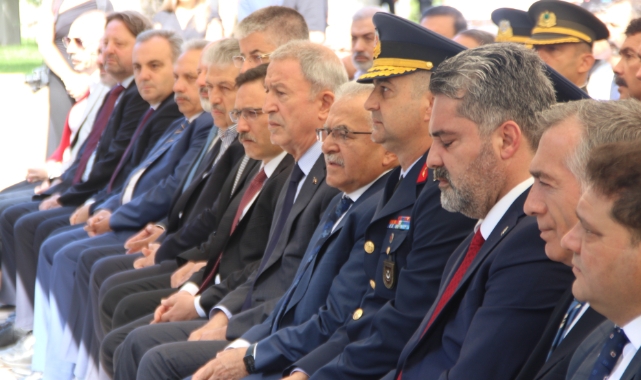 Siyasilerden 15 Temmuz Polis Şehitliği'nde anma töreni