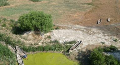 Suların çekilmesi ile adeta kayık mezarlığı ortaya çıktı
