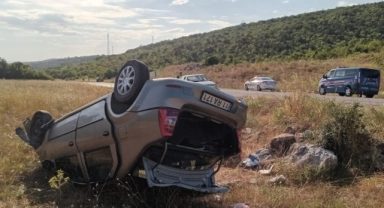 Takla atan otomobil şarampole yuvarlandı