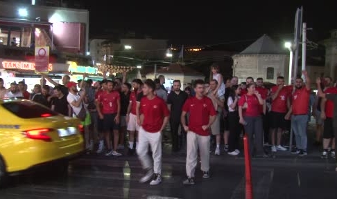Taksim’de A Milli Futbol Takımı'nın Avusturya galibiyeti coşkusu yaşandı