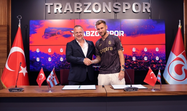 Trabzonspor, yeni transferi için imza töreni düzenlendi
