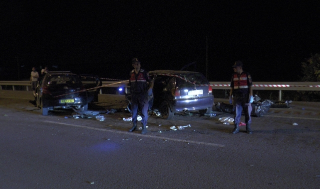 Trafik kazası anne ve babayı 3 çocuğundan ayırdı