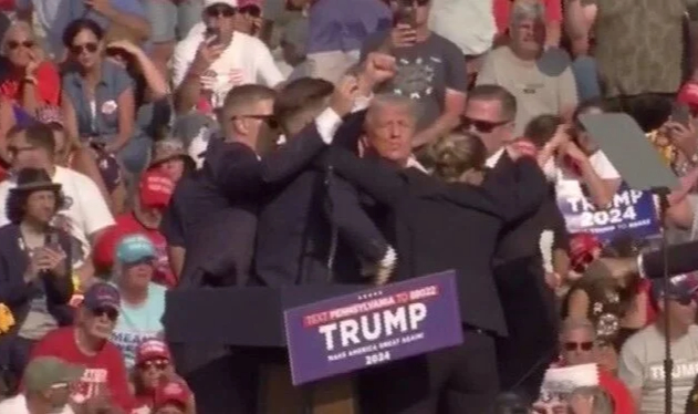 Trump'ın mitinginde ateş açıldı