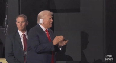 Trump, saldırı sonrası halkın karşısına ilk kez çıktı