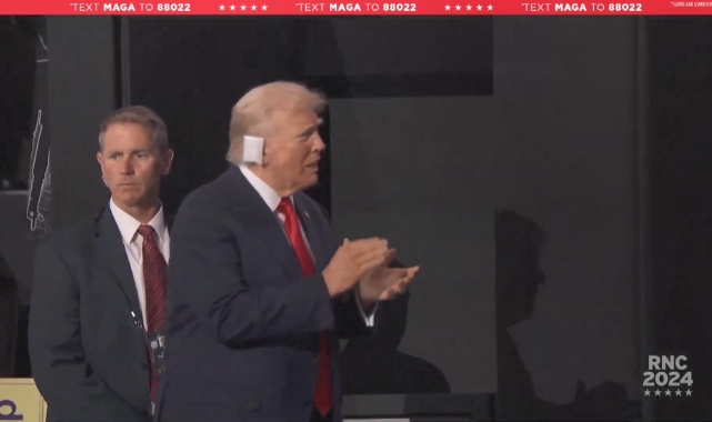 Trump, saldırı sonrası halkın karşısına ilk kez çıktı