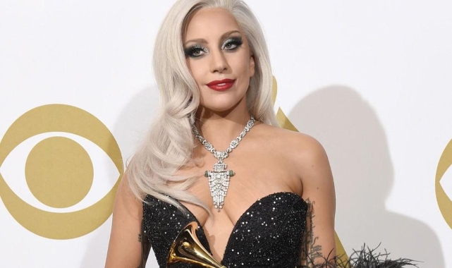 Ünlü şarkıcı Lady Gaga nişanlandı!