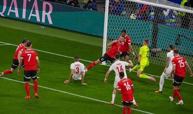 Ünlülerden Milli Takım'a tebrik yağdı!