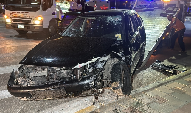 Uşak’ta iki otomobil çarpıştı: 2’si çocuk 6 yaralı