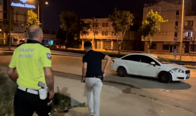 Uygulamayı görünce geri vitese takıp kaçtı!