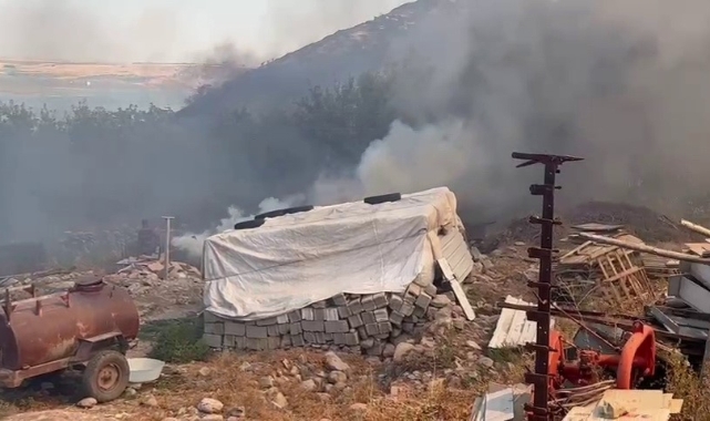 Yangını söndürmek isterken traktör devirdi