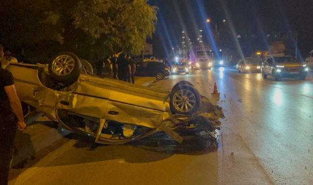 Yarışan otomobiller kaza yaptı: 2 yaralı