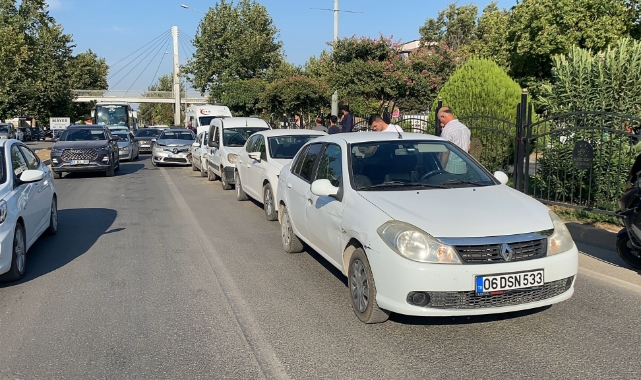 Yayaya yol verince zincirleme kaza oldu!