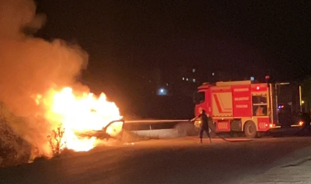 Yüksekova'da ticari araç alev alev yandı! 