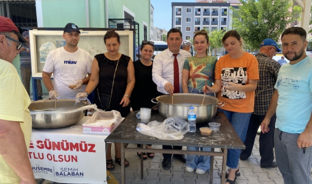 Yunusemre Belediyesi 5 noktada aşure dağıttı