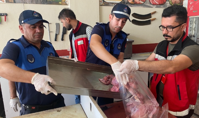 Zabıta baskın yaptı! Kilolarca tarihi geçmiş et ele geçirildi